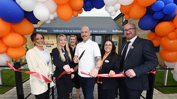 Media 2293 lee smith cuts ribbon holbrook park