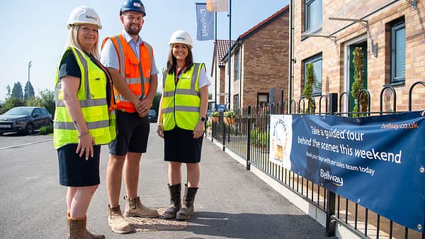 Media 2552 dusty boots berwick green