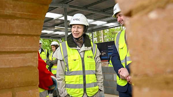 Media 3673 shelly visit from hrh