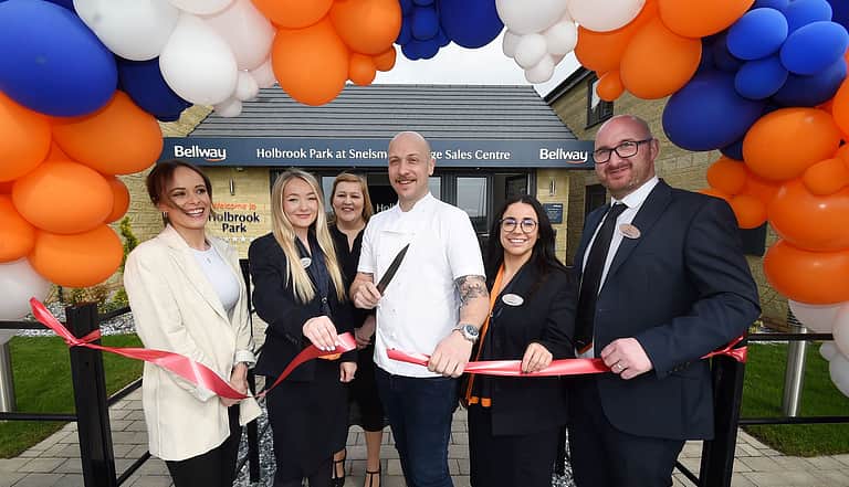 Media 2293 lee smith cuts ribbon holbrook park