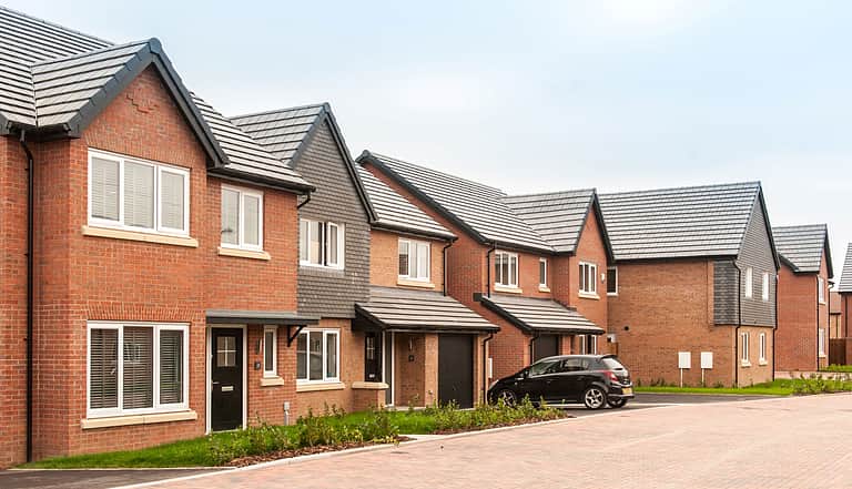 Media 2318 herons mead street scene