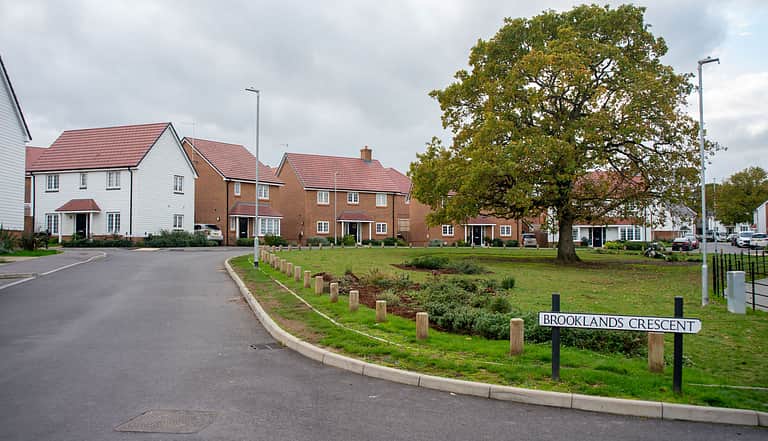 Media 2526 oakley park