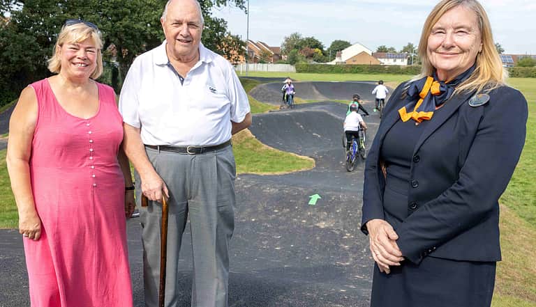 Media 2564 anne barry and jill willand bmx