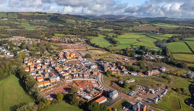 Media 2jcb5fqr longwoodgrange drone