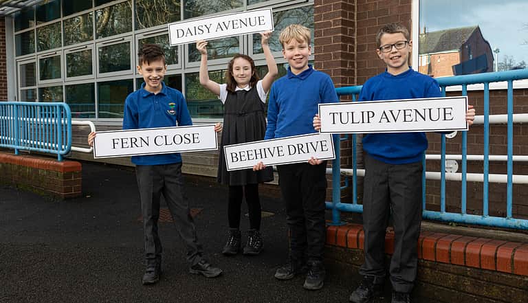 Media ccwdxtkk mowdenschool streetsignpresentation