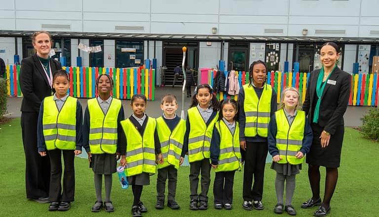 Media io0dpaiz riverside primary school donation