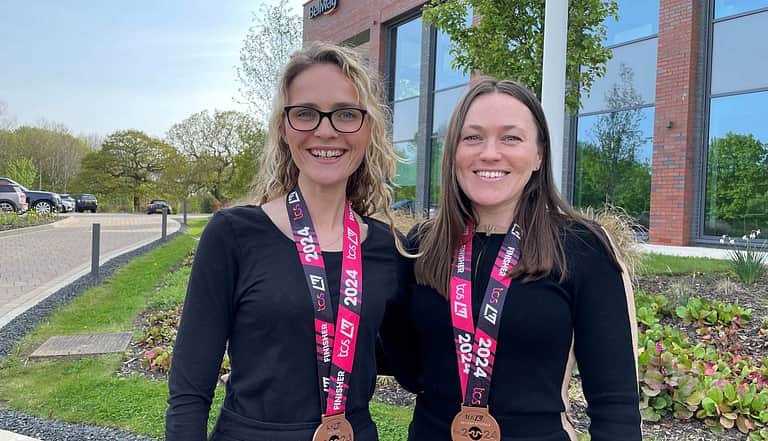 Media ixbl2uh2 amber and ashleigh