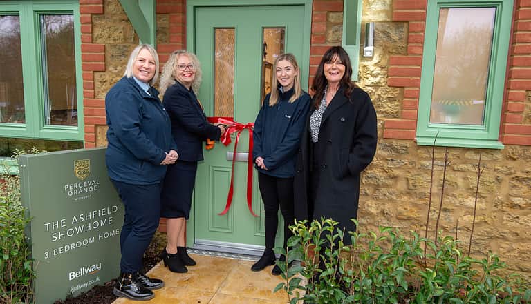 Media q0cllhoe perceval grange female site team