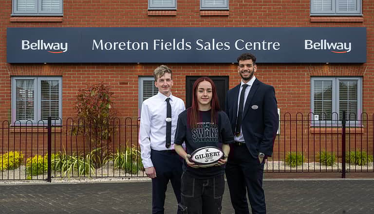 Media qpchpvxm buckingham swans bella