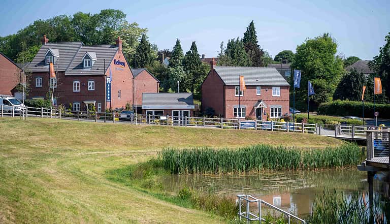 Media vmdfc2ax curzon park street scene