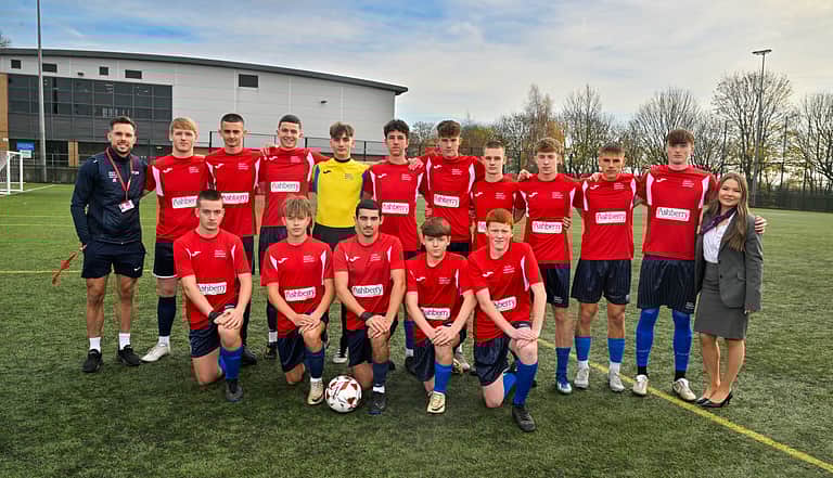 Media xmkev5r4 south hunsley pe teacher james coulbeck sa hannah