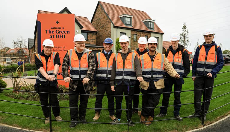 Taken:   29th September 2026.  Bellway lifestyle photoshoot at The Green at DH1 with students on site.                Byline:  Dave Charnley Photography