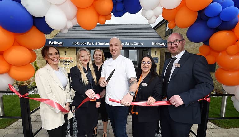 Media 2293 lee smith cuts ribbon holbrook park